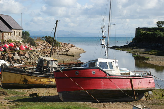 File:Hen Gychod Abersoch Old Boats - geograph.org.uk ...