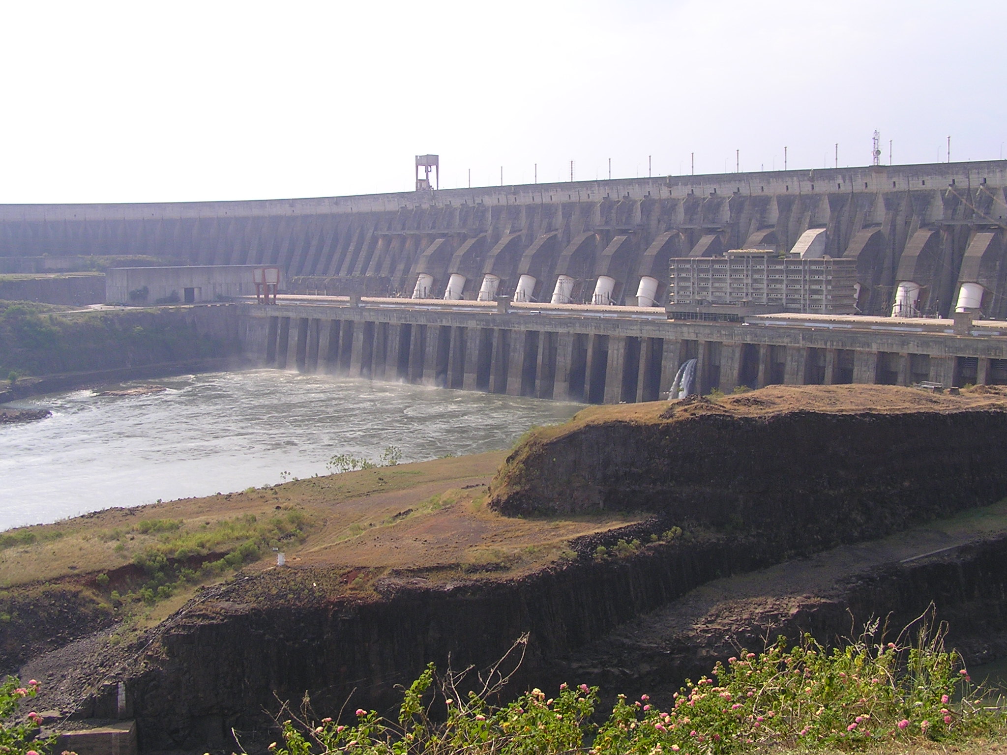 Плотина Итайпу. Итайпу. Çayboğazi dam.