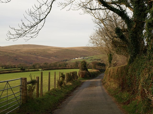 File:Lane near Yalland Cross - geograph.org.uk - 1086595.jpg