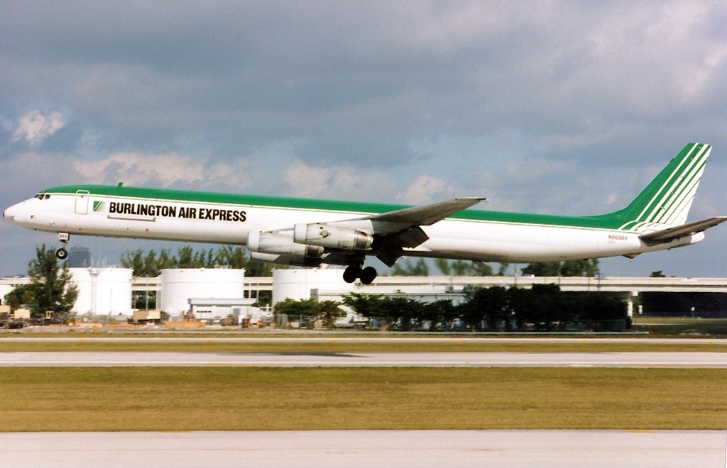 File:McDonnell Douglas DC-8-63(F), Burlington Air Express  -  Wikimedia Commons