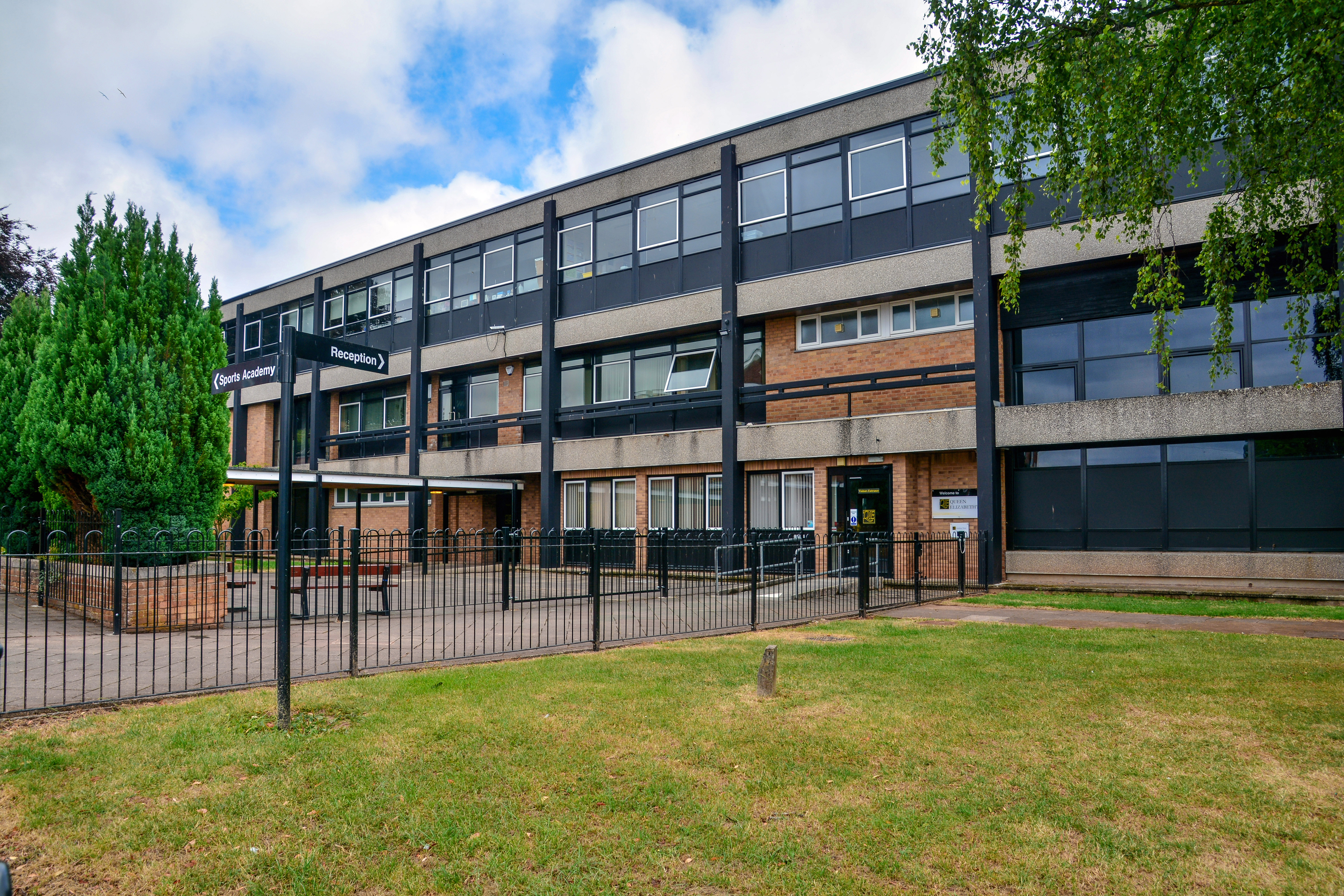 Queen Elizabeth's Grammar School, Crediton