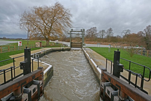 File:River Ouse in flood Houghton lock opened - geograph.org.uk - 309547.jpg