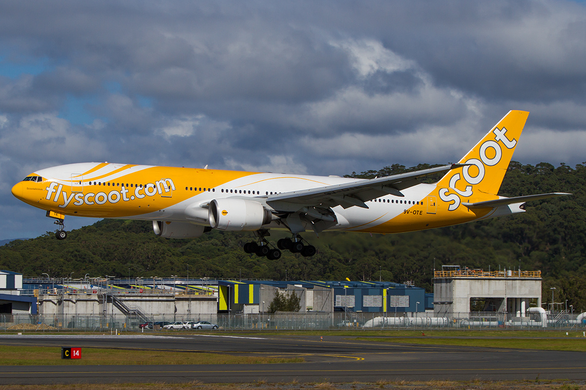 Scoot_Boeing_777-200ER_landing_at_Gold_C