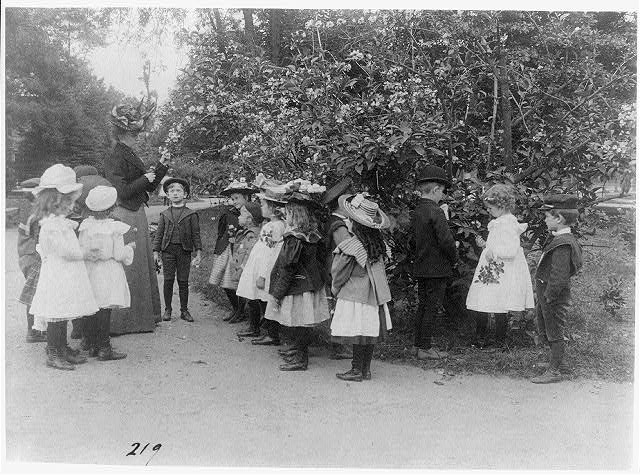 File:Students participate in a botany class in Washington D. C., 1899.jpg