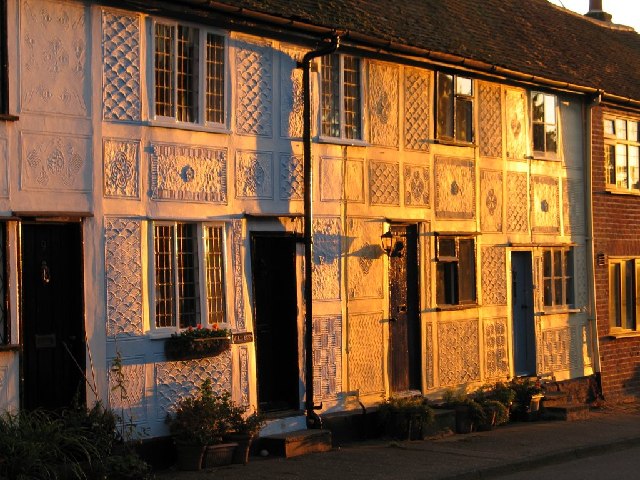 File:Thaxted Cottages - geograph.org.uk - 46456.jpg