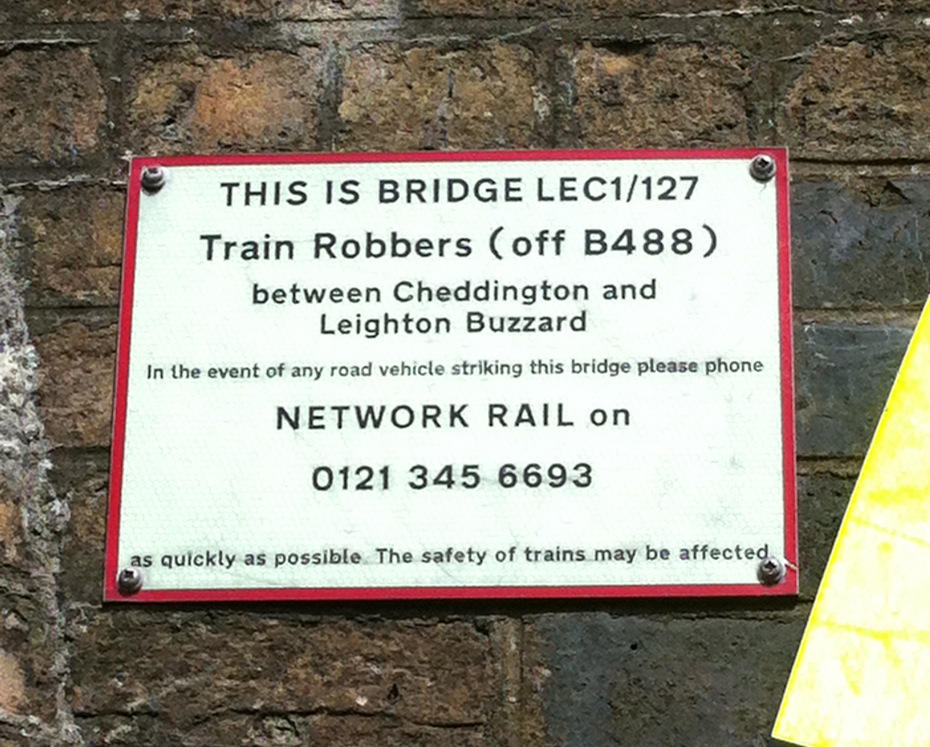 Train_Robbers_Bridge_Network_Rail_plaque.jpg