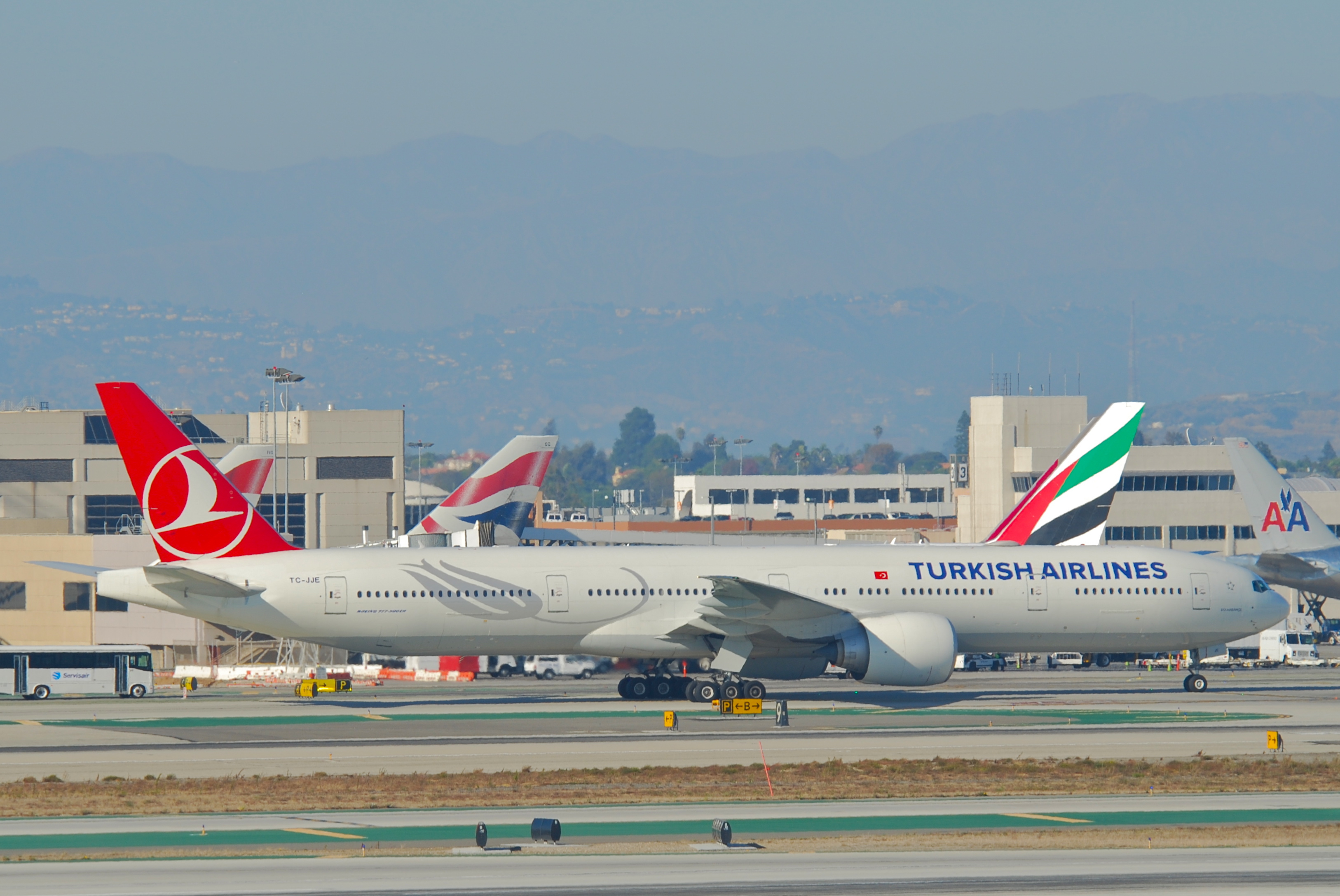 Авиарейсы в турцию. Туркиш эйрлайнсboeing 777-300. Боинг 777 Туркиш. 777-300er турецкие авиалинии. Боинг 777 Туркиш Эйрлайнс.