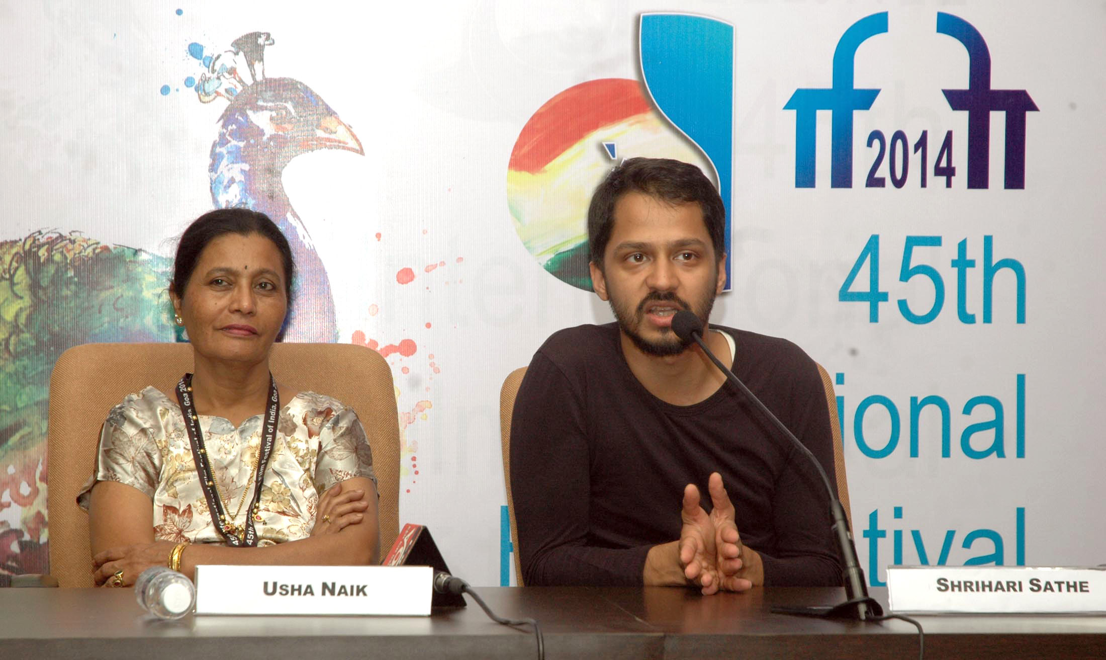 Usha Naik, Actor and Shrihari Sathe, Producer of the film 'EK HAZARACHI', at a press conference, at the 45th International Film Festival of India (IFFI-2014), in Panaji, Goa on November 29, 2014.jpg
