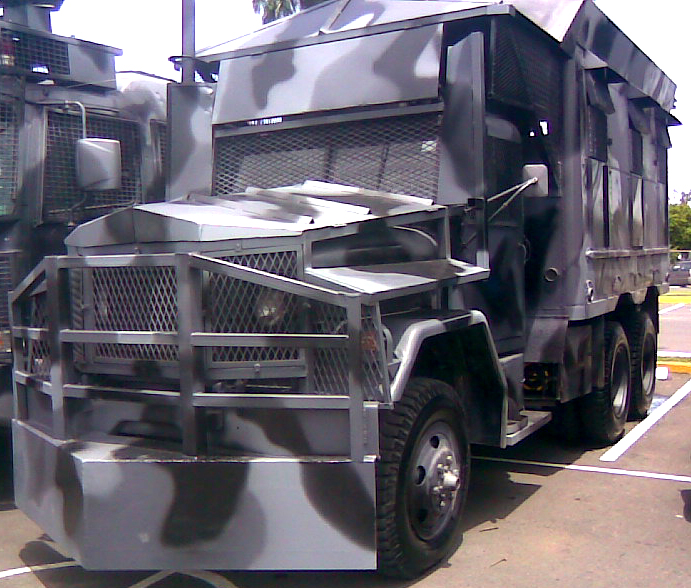 File:Vehiculo policial antidisturbios (La Bestia) - (U.C.M.) - Policía Nacional de Panamá (2011).jpg