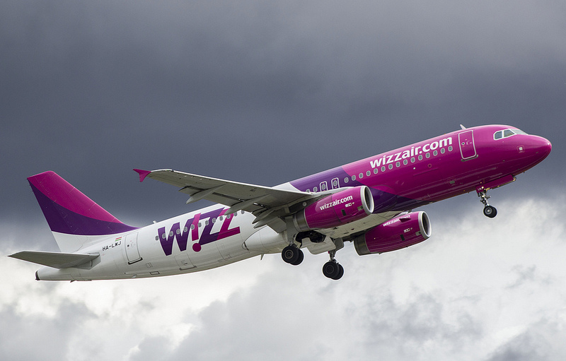 File:Wizzair taking off at Vilnius Airport.jpg