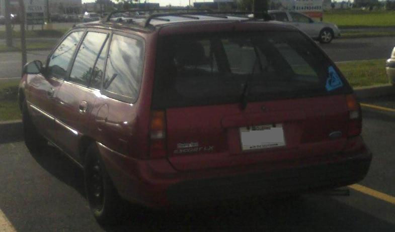 File:'97-'99 Ford Escort LX Wagon.jpg