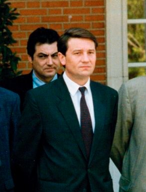 File:(Antonio Gutiérrez) José María Aznar recibe a los representantes sindicales. Pool Moncloa. 15 de mayo de 1996 (cropped).jpg