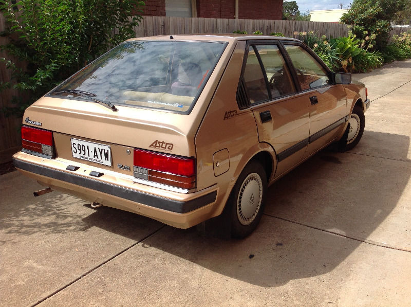 File:1986 Holden Astra SL-X.jpg