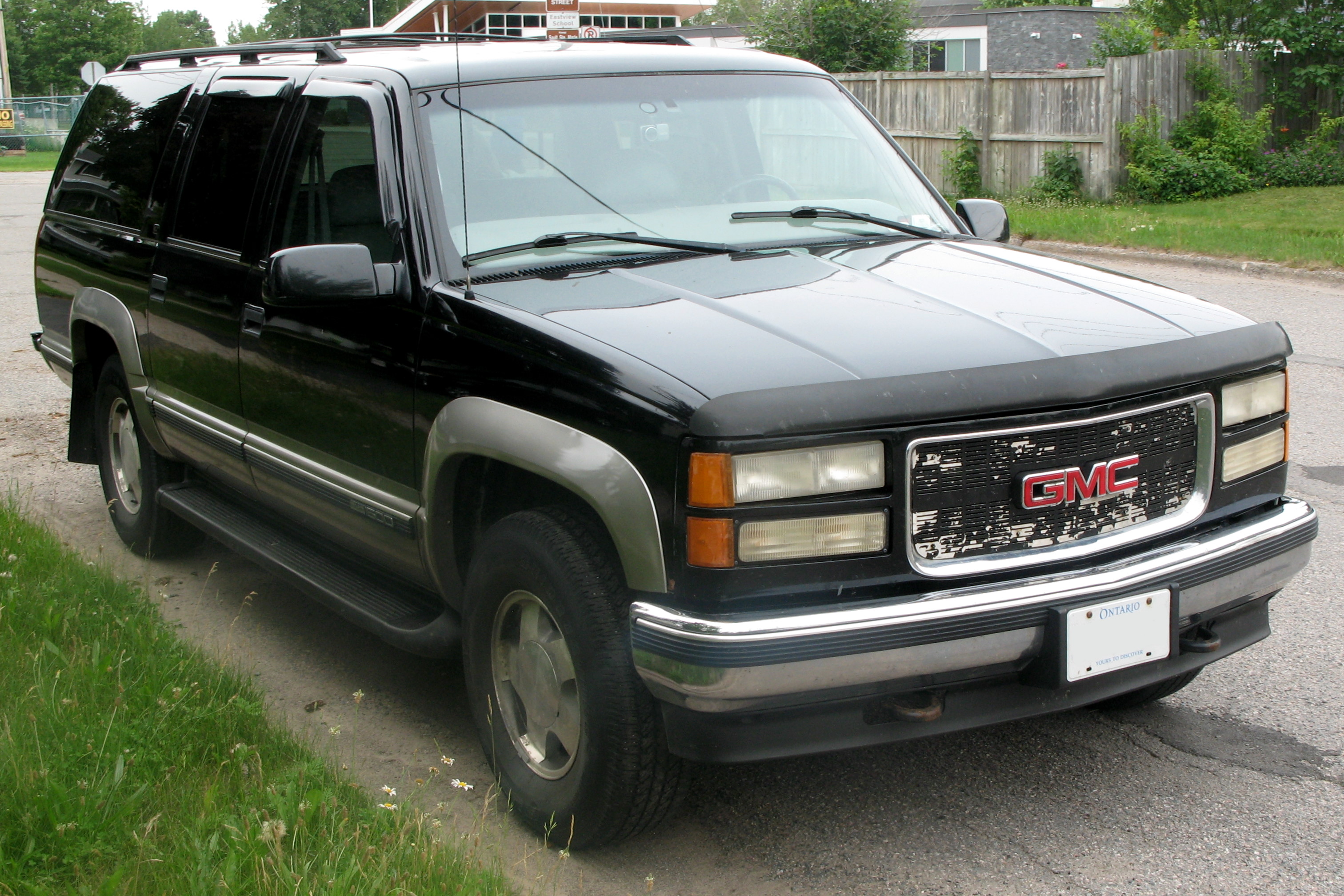 Gmc suburban. GMC Suburban 1999. Субурбан 1500. Шевроле Субурбан 1997 год. 1994–99 GMC Suburban.