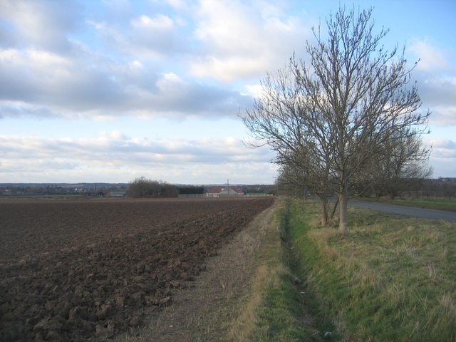 File:Beside the Honeybourne Road - geograph.org.uk - 128042.jpg