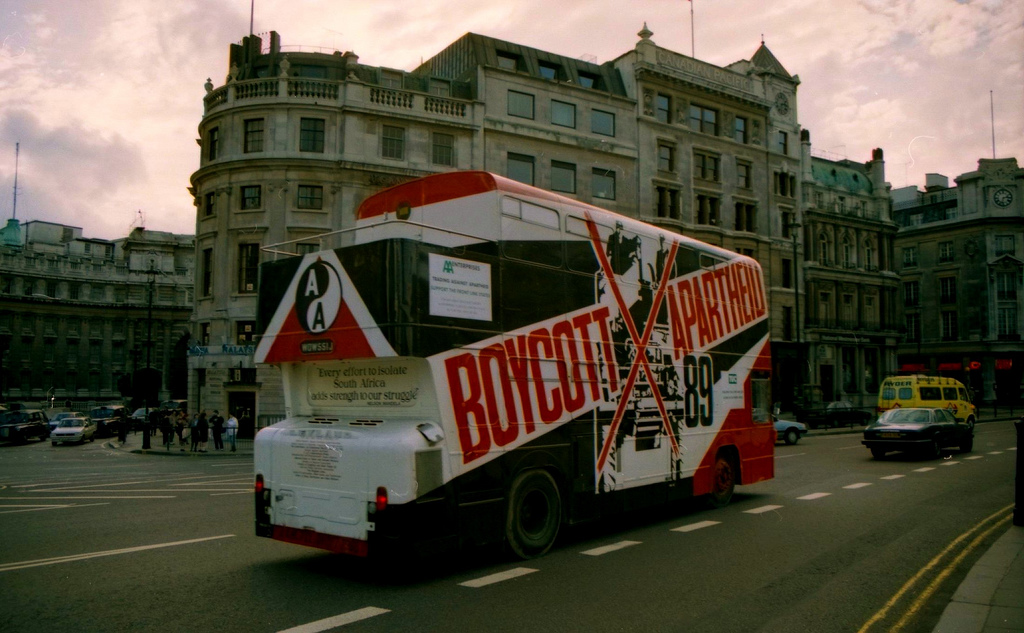 Boycott Apartheid Bus, London, Vereinigtes Königreich. 1989.jpg