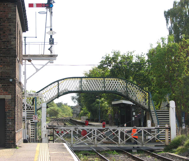 File:Brundall railway station - manually operated crossing gates - geograph.org.uk - 1531829.jpg