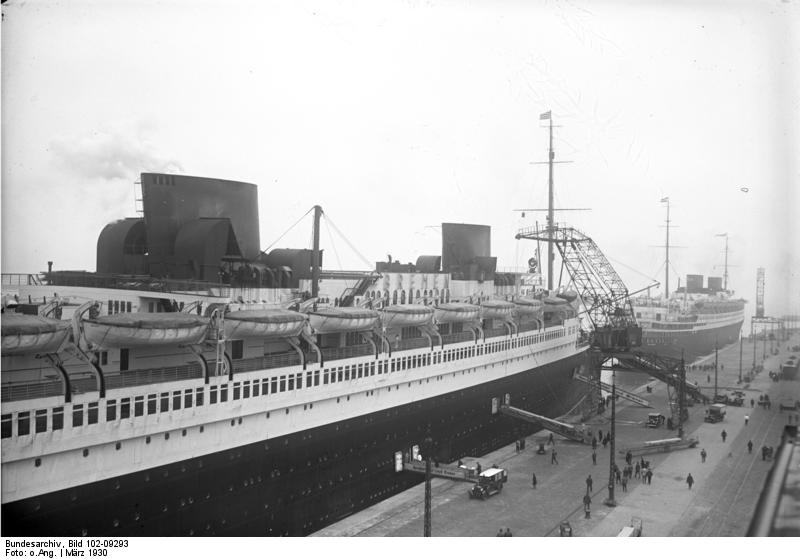 File:Bundesarchiv Bild 102-09293, Bremerhaven, Schiffe "Bremen" und "Europa".jpg