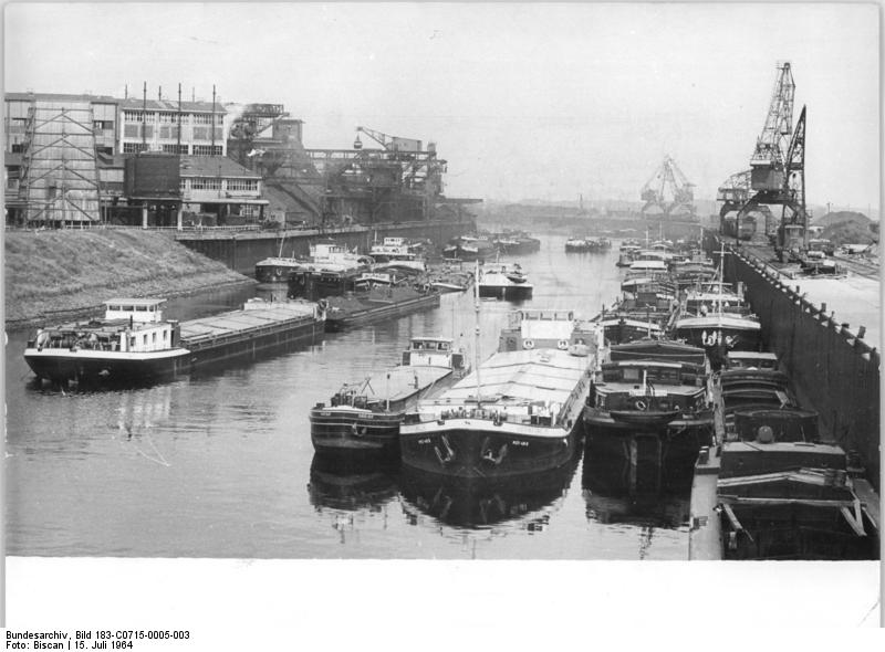 File:Bundesarchiv Bild 183-C0715-0005-003, Magdeburg, Hafen, Lastkähne.jpg