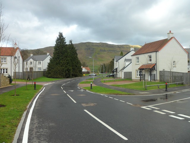 File:Campsie Village (geograph 2830660).jpg