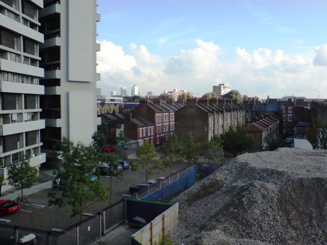 File:Claredale Street, view to Canary Wharf - geograph.org.uk - 279684.jpg