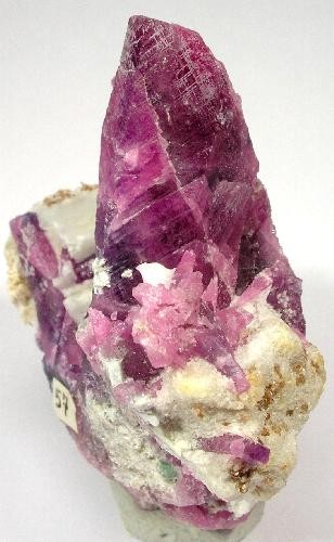 File:Corundum-Calcite-Phlogopite-118709.jpg