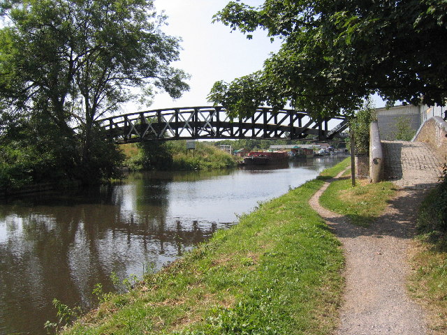 File:Cowley Peachy Junction, Grand Union Canal, Yiewsley - geograph.org.uk - 90224.jpg