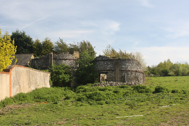 File:Derelict Oast House on Melliker Lane, Meopham, Kent - geograph.org.uk - 778857.jpg