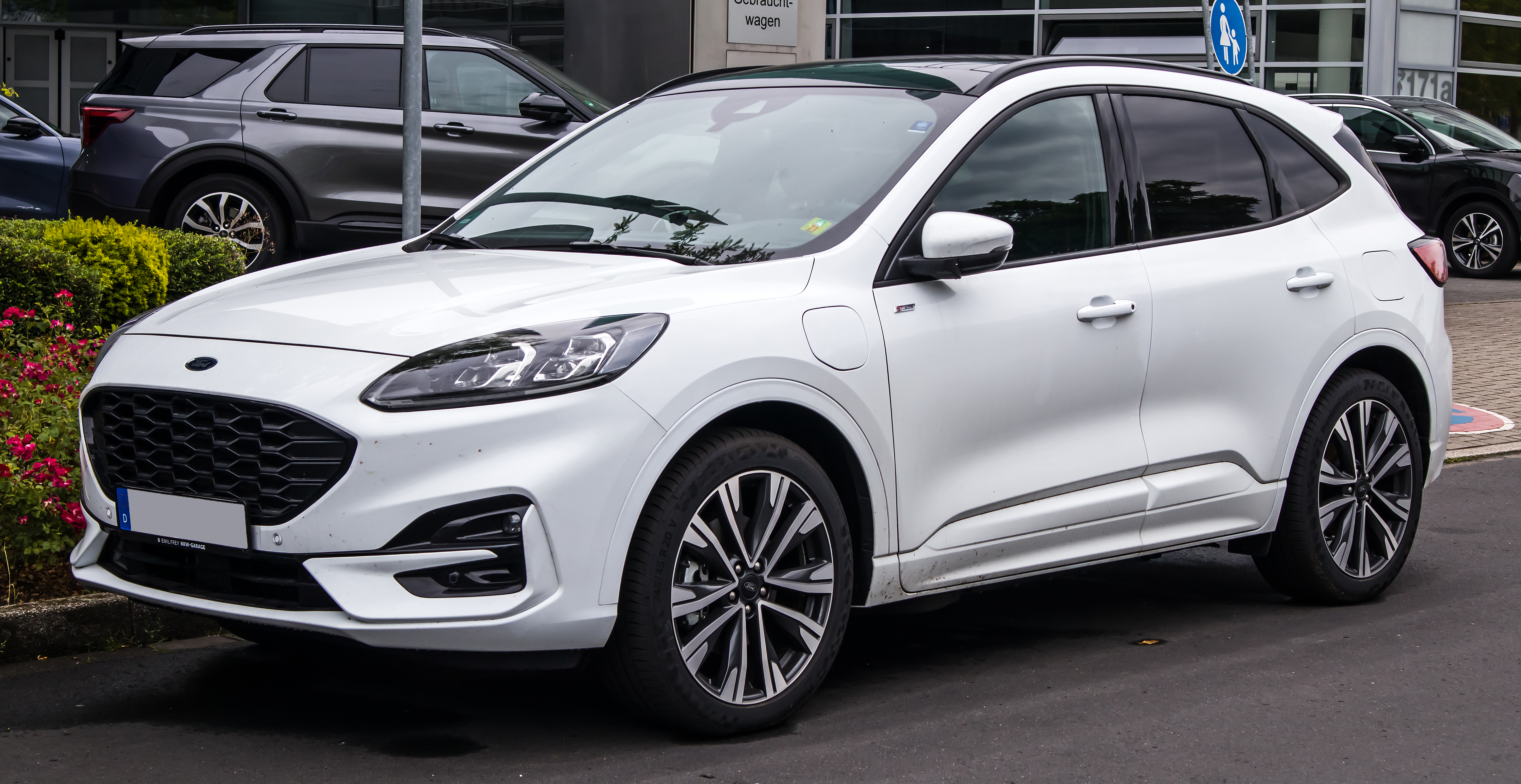 File:Ford Kuga 2.5 Duratec Plug-in-Hybrid ST-Line (III) – f 27062021.jpg -  Wikipedia