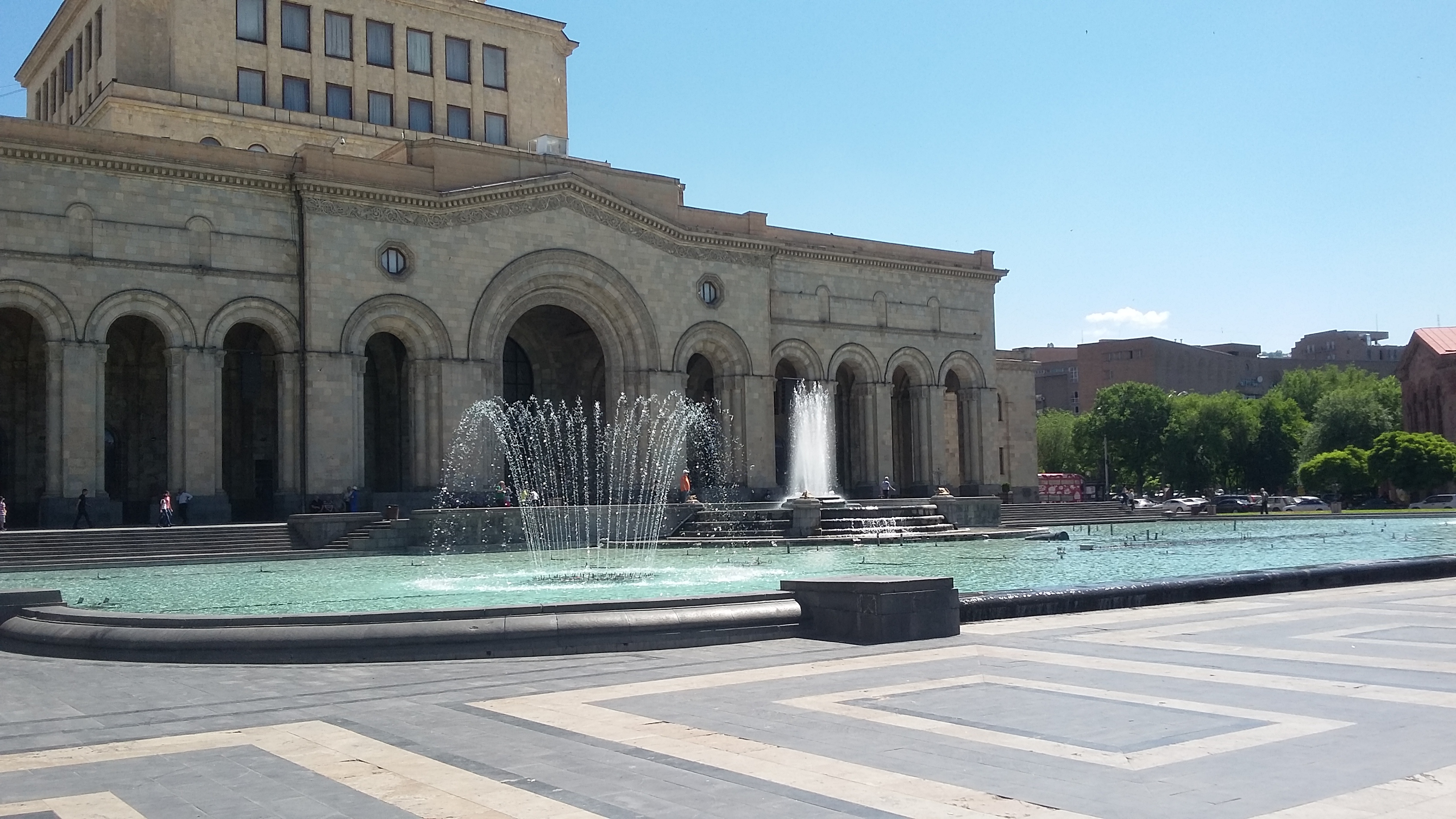 Ереван 5 дней. Площадь Республики Ереван. Площадь свободы Ереван. Ереван фонтаны на площади Республики. Армения Ереван площадь Республики.