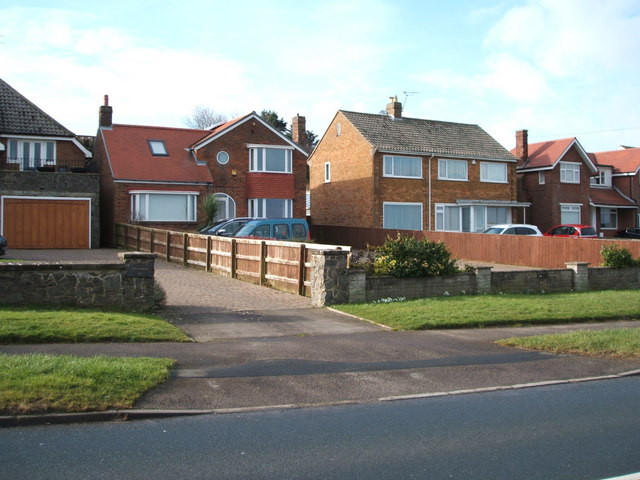 File:Houses on Filey Road - geograph.org.uk - 4826104.jpg