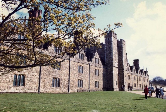 File:Knole House in 1986 - geograph.org.uk - 2074529.jpg