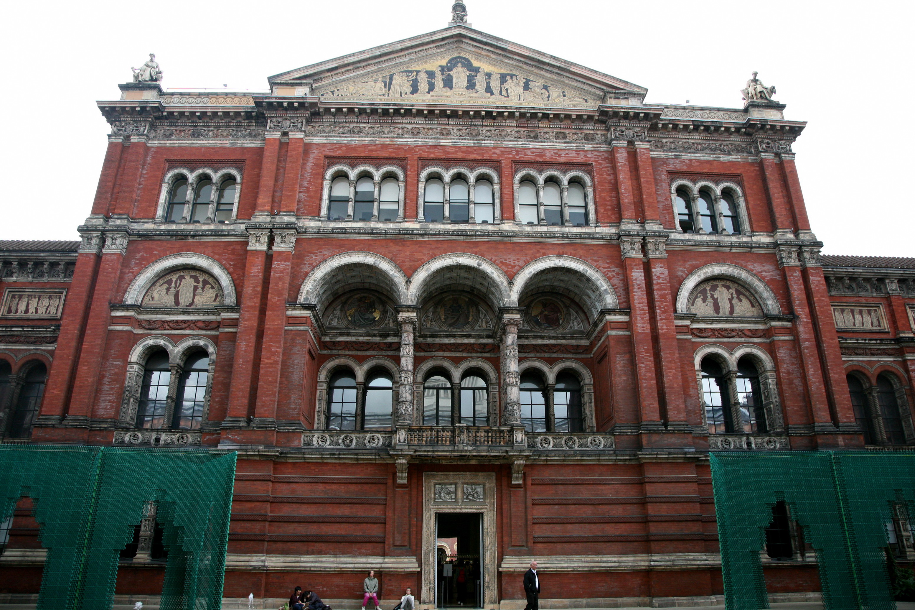 The Victoria and Albert Museum: The History of Its Building