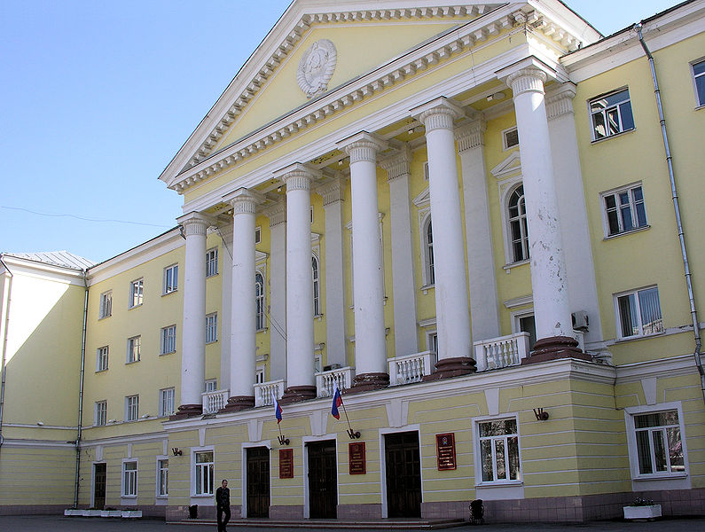 File:Novomoskovsk Town Hall.JPG