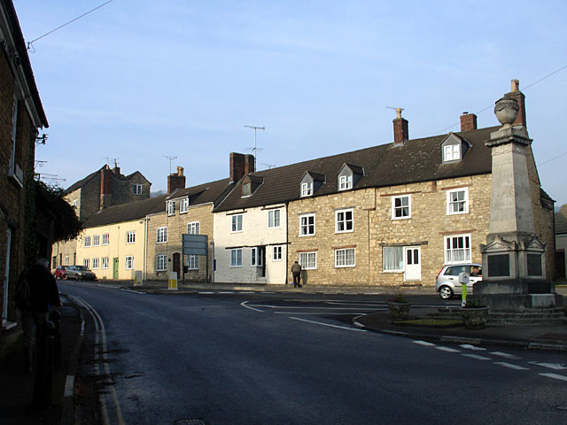 File:Old Town, and War Memorial, Wotton-under-Edge - geograph.org.uk - 274351.jpg