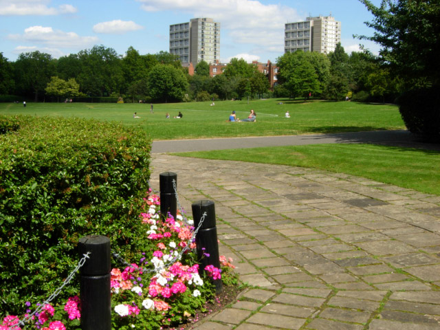 File:Paddington Recreation Ground - geograph.org.uk - 520394.jpg