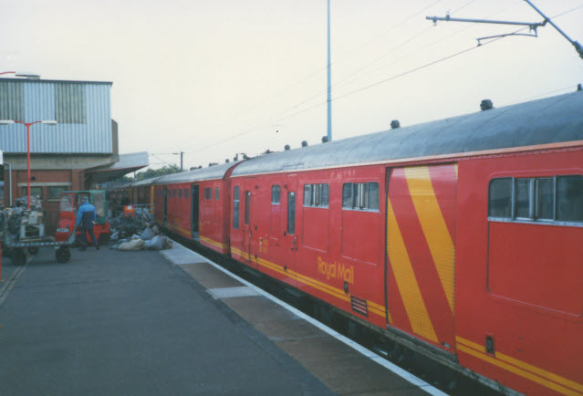 File:Parcels at Peterborough - geograph.org.uk - 952870.jpg