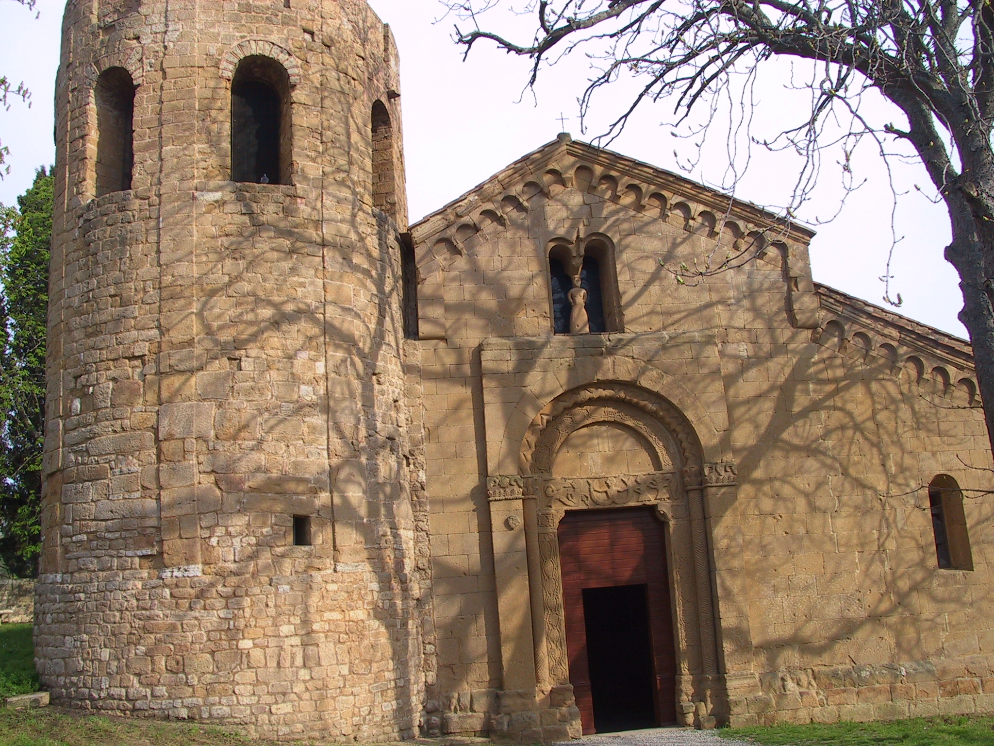 Facciata della Pieve dei Santi Vito e Modesto a Corsignano