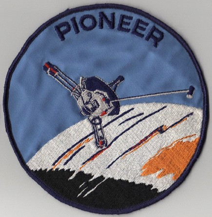 File:Pioneer 10 - Pioneer 11 - mission patch - pioneer patch.jpg