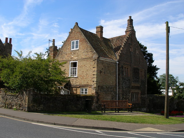 File:Priory House - geograph.org.uk - 541013.jpg