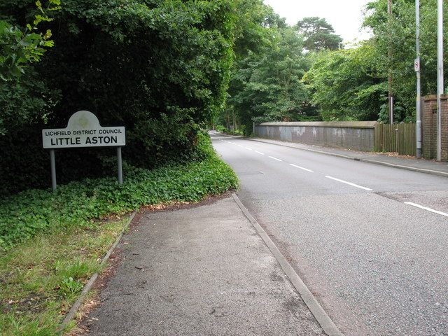 File:Railway Bridge Marks the Border - geograph.org.uk - 911406.jpg