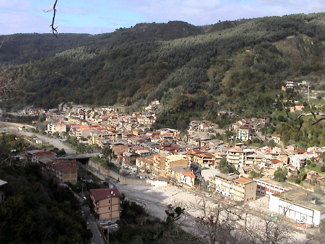 File:SanRobertoabitato.jpg