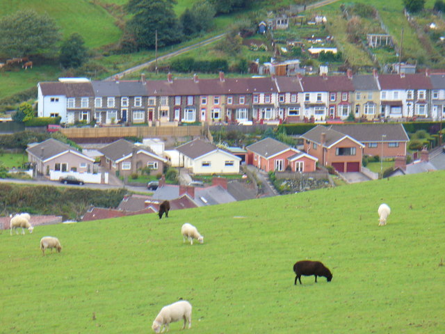 File:A small hillock with a cairn - geograph.org.uk - 2549337.jpg