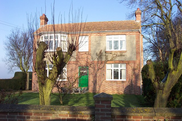 File:South-facing house - geograph.org.uk - 297019.jpg