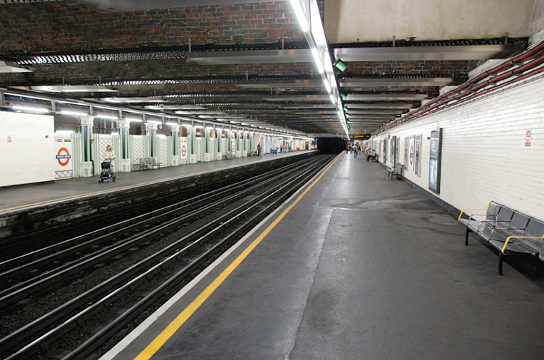 File:Stepney-green-tube-platform.jpg