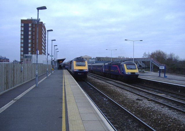 File:Swindon railway station - geograph.org.uk - 325192.jpg