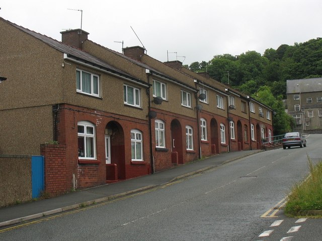 File Terraced housing in Treflan Street Bangor geograph 