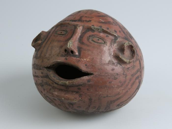 File:Tropenmuseum Royal Tropical Institute Objectnumber A-6021 Roodbruin aardewerken waterkruik in de.jpg