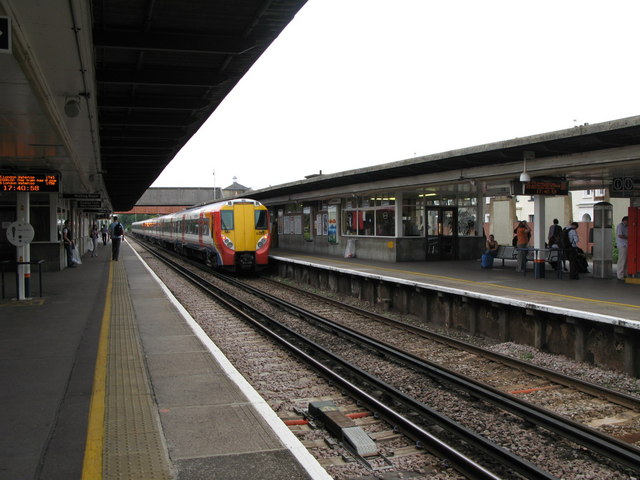 File:Twickenham railway station - geograph.org.uk - 911831.jpg