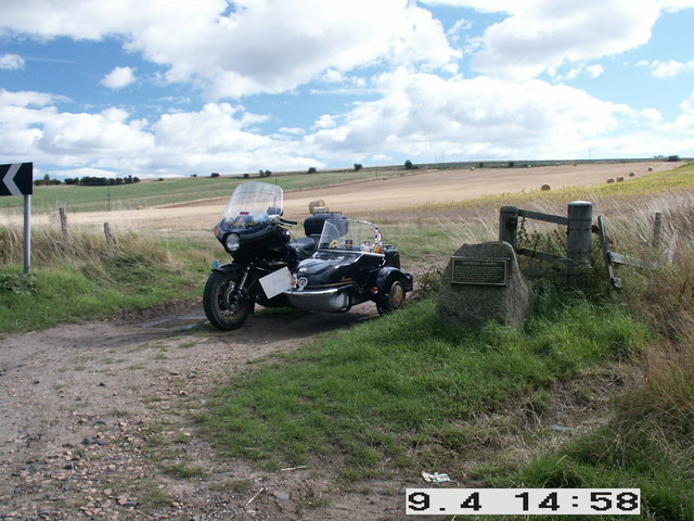 File:Vincenzo Lunardi Memorial - geograph.org.uk - 283903.jpg